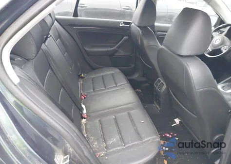 2010 Volkswagen Jetta Tdi z USA, uszkodzony, nr VIN 3VWRL7AJ9AM048221